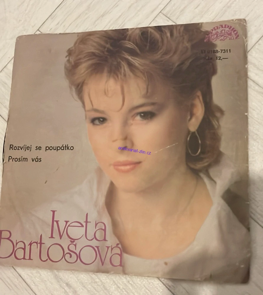 SP IVETA BARTOŠOVÁ : ROZVÍJEJ SE POUPÁTKO