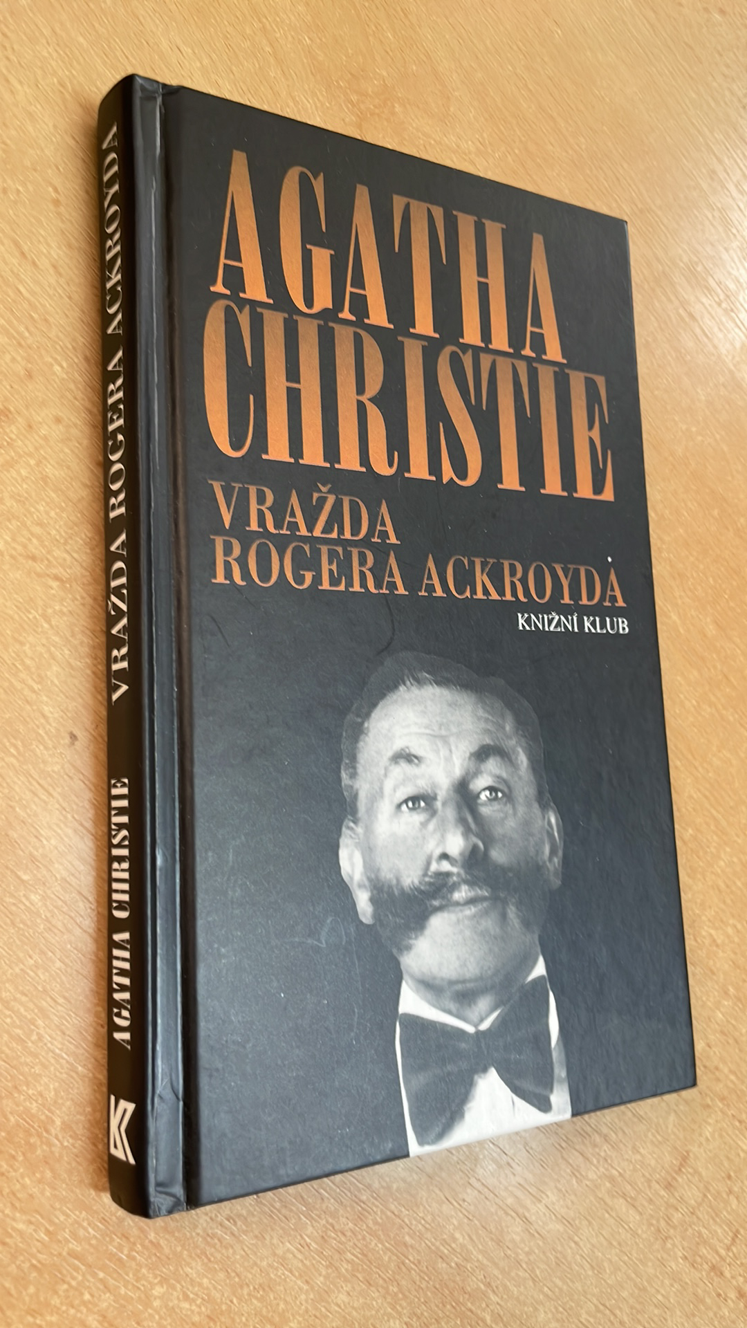 AGATHA CHRISTIE - Vražda Rogera Ackroyda