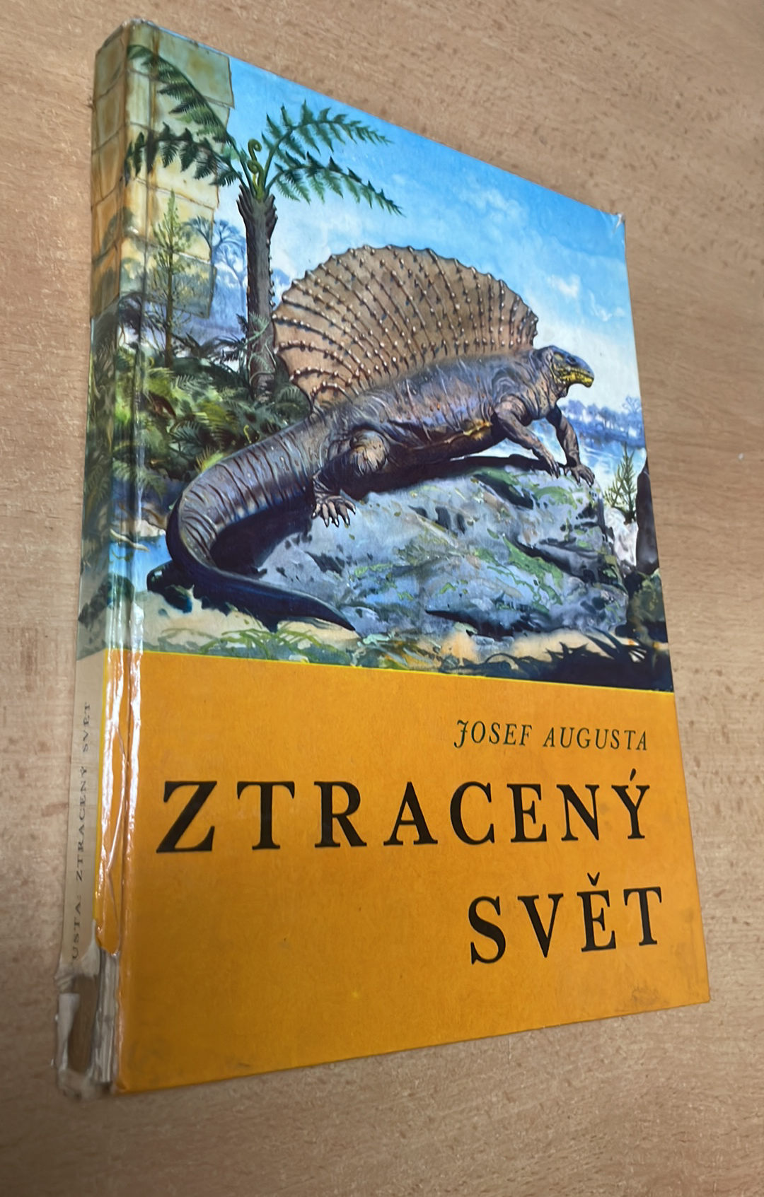 JOSEF AUGUSTA - ZTRACENÝ SVĚT
