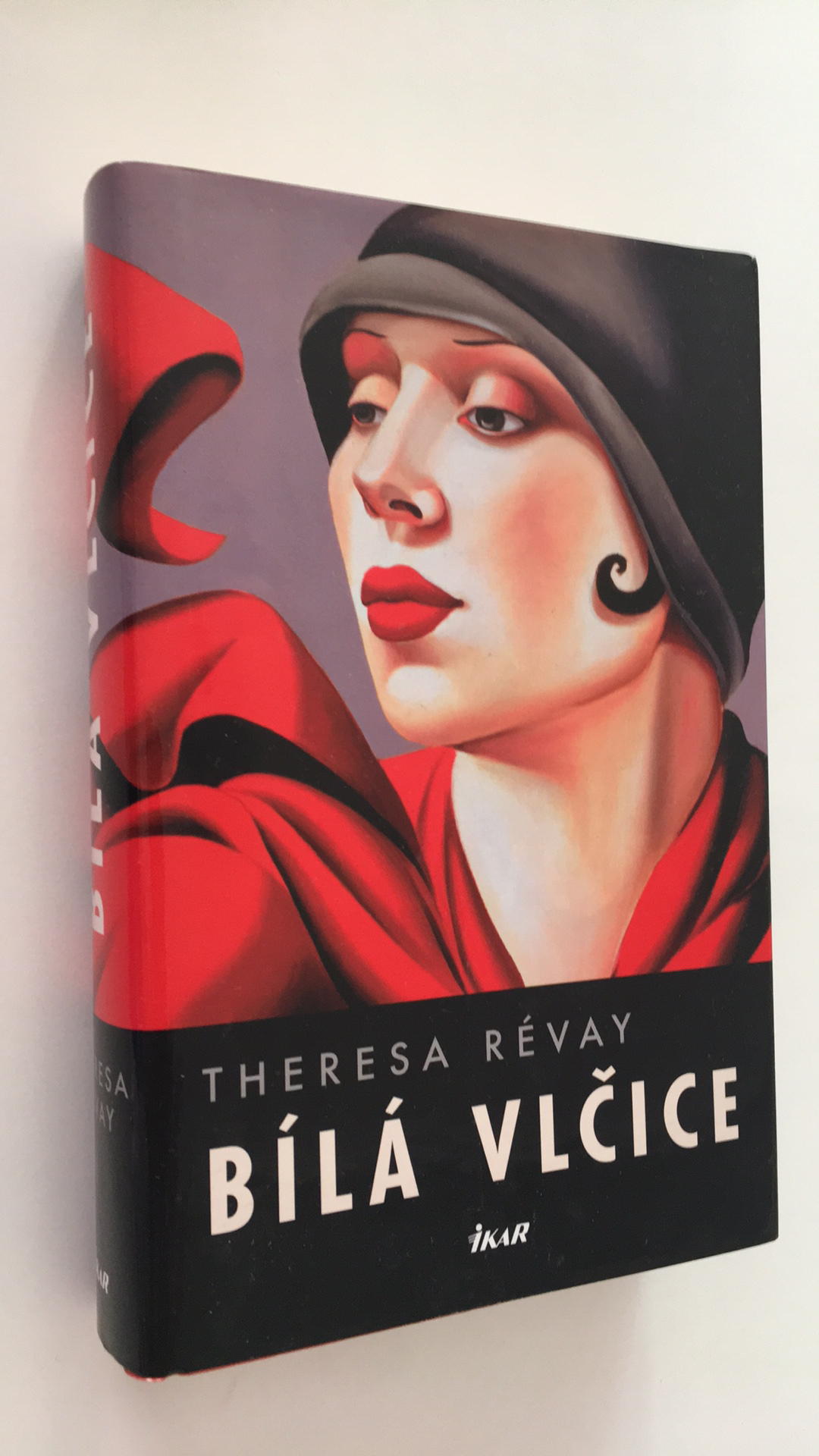 Theresa Révay - Bílá vlčice