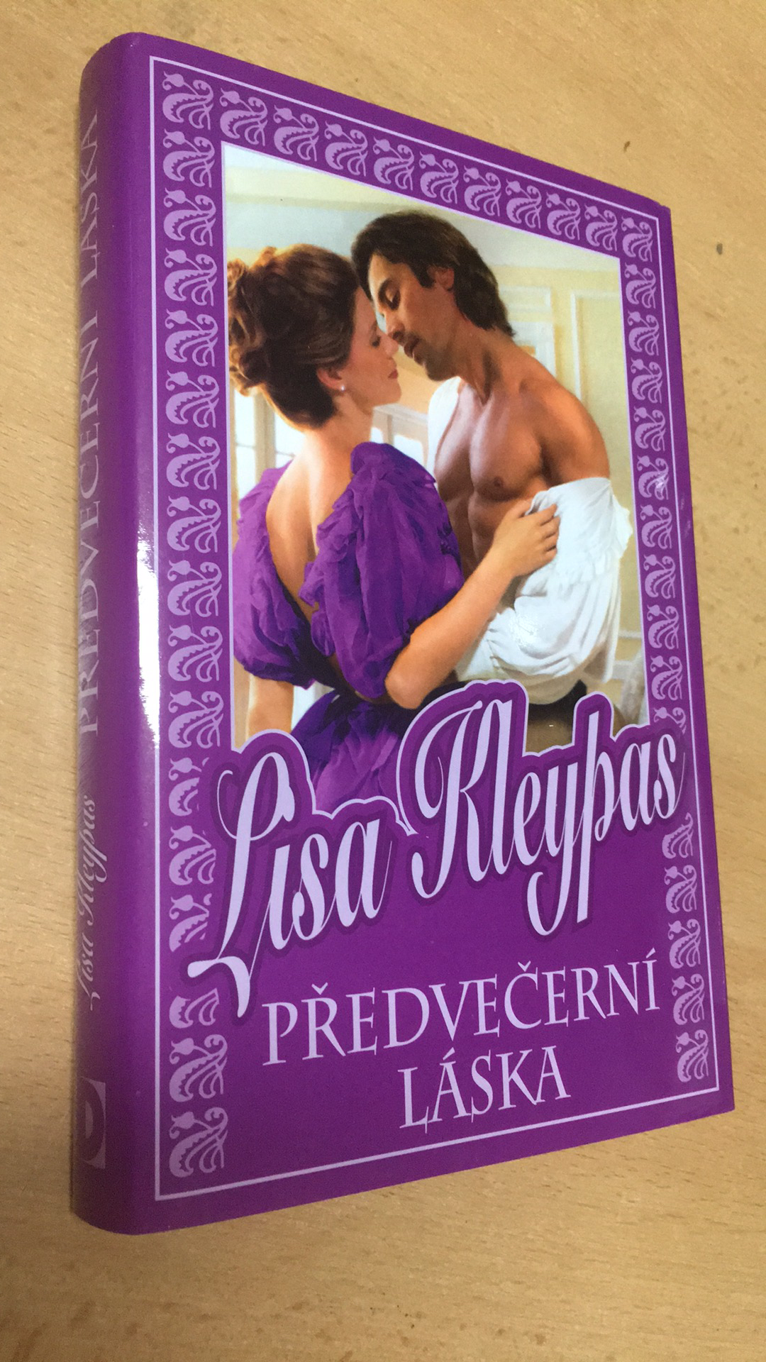 LISA KLEYPAS - PŘEDVEČERNÍ LÁSKA