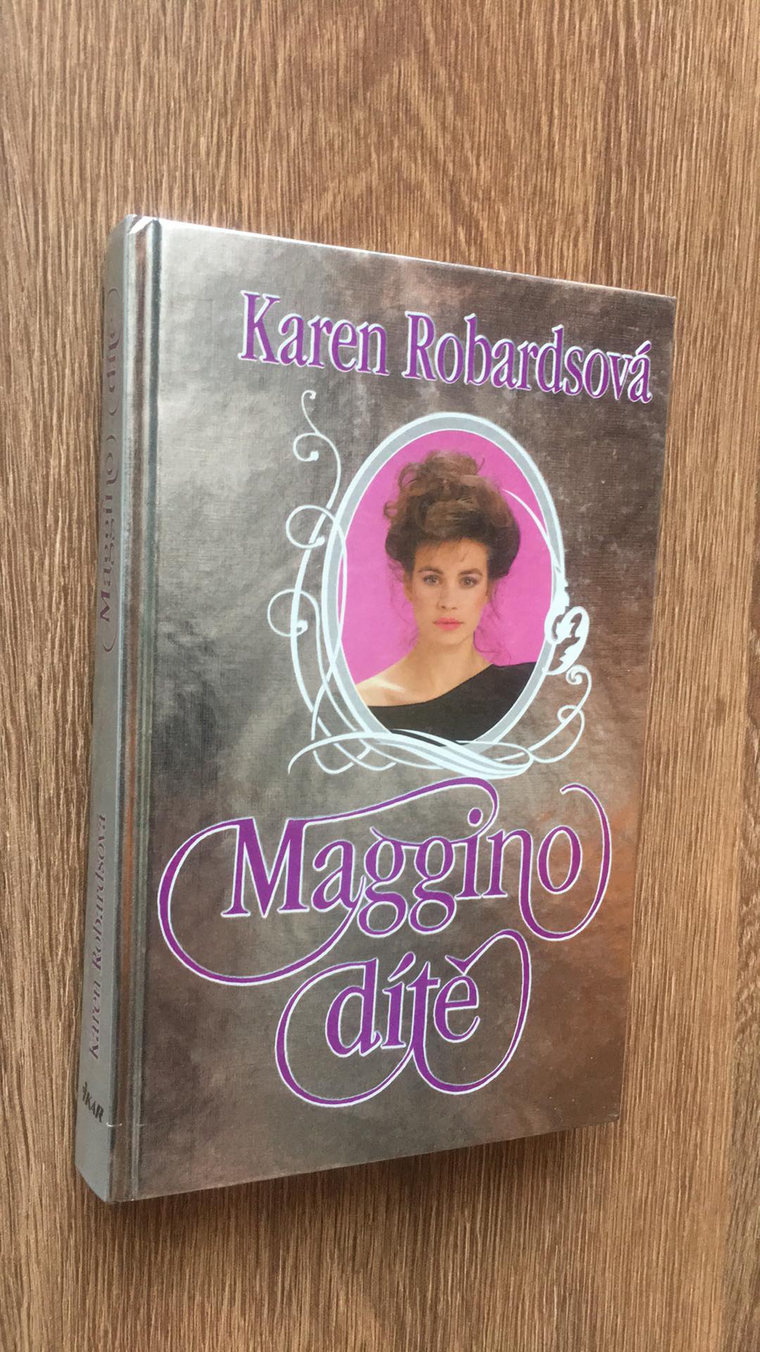 KAREN ROBARDSOVÁ - MAGGINO DÍTĚ