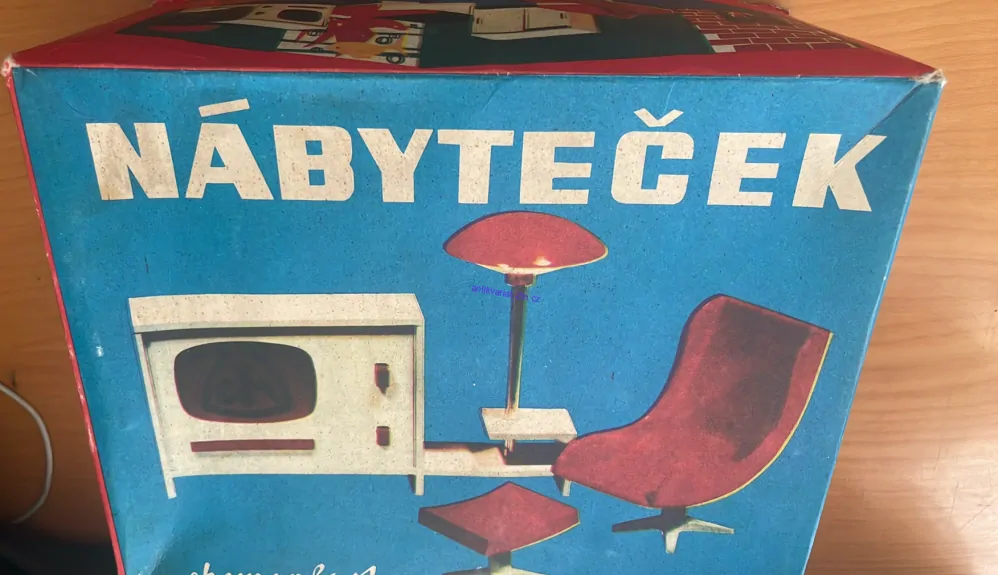 RETRO DĚTSKÝ NÁBYTEČEK S LAMPIČKOU