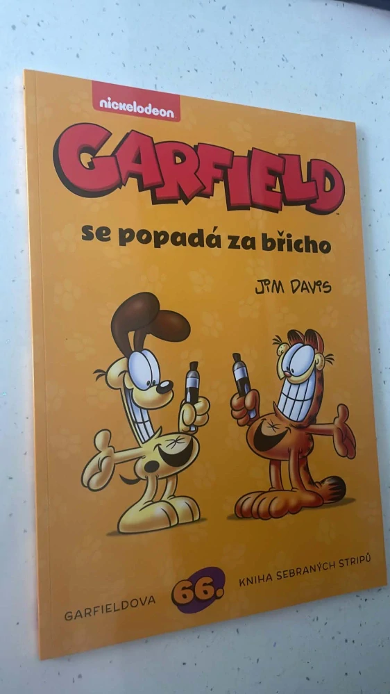 JIM DAVIS : GARFIELD se popadá za břicho
