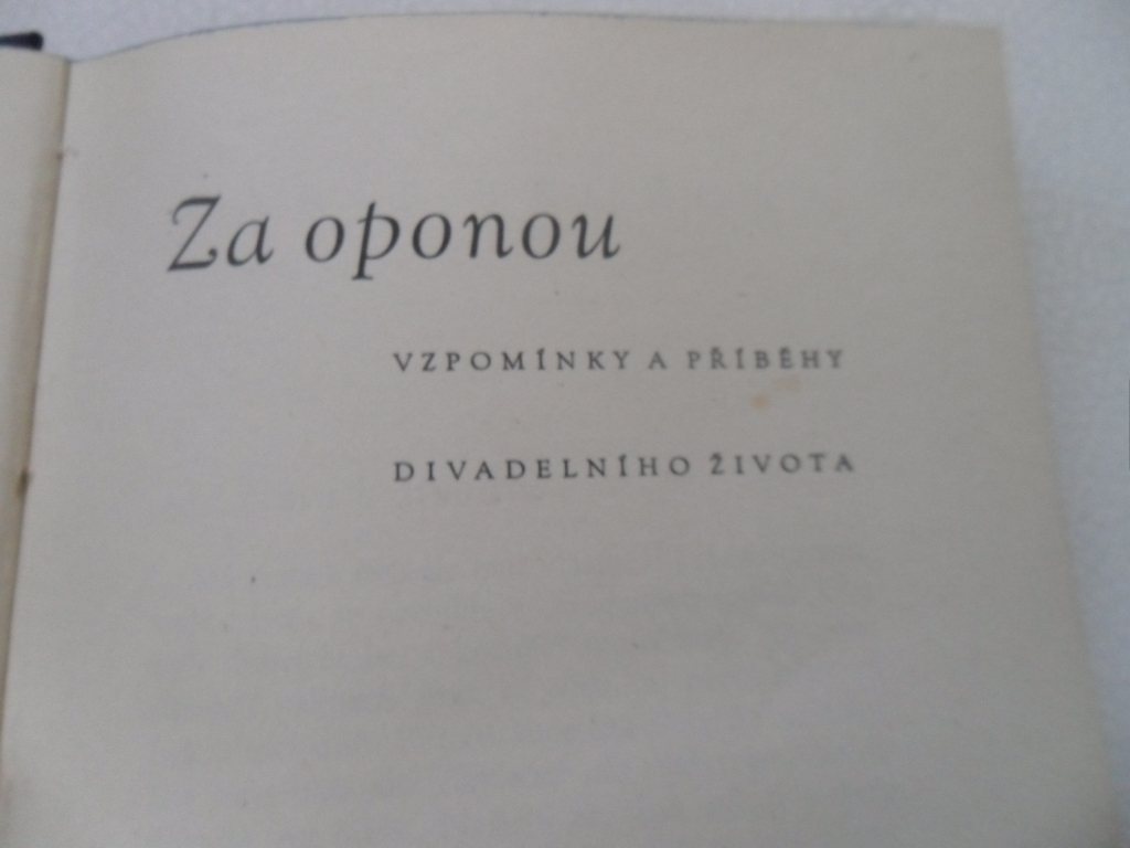ZA OPONOU ( VZPOMÍNKY A PŘÍBĚHY DIVADELNÍHO ŽIVOTA)
