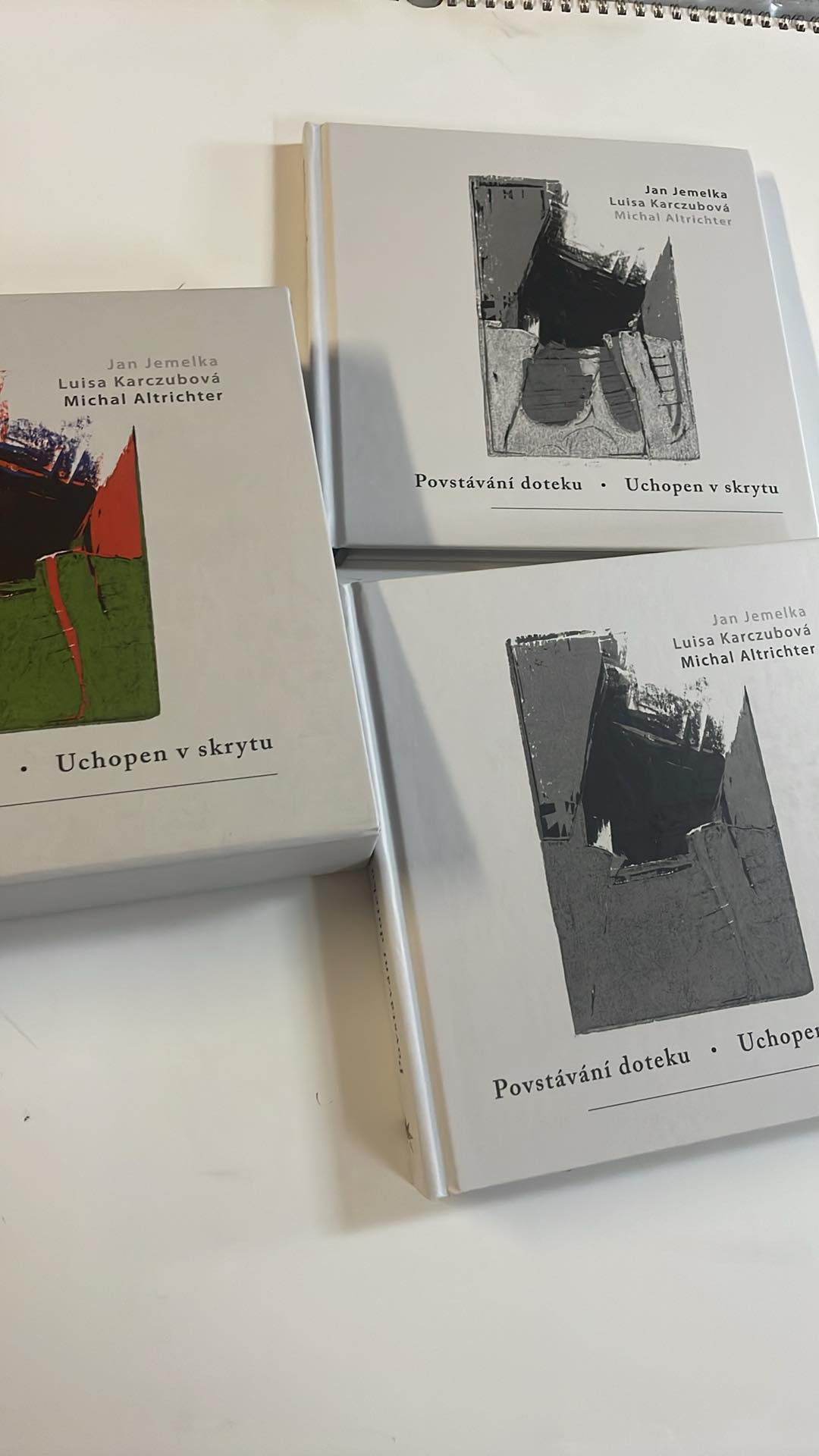 J. JEMELKA : POVSTÁVÁNÍ DOTEKU, UCHOPEN V SKRYTU