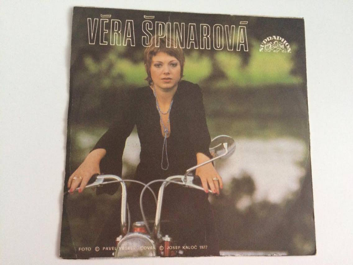 SP VĚRA ŠPINAROVÁ : KOSMICKÁ LÁSKA, LÁSKOU SPÁLENÁ