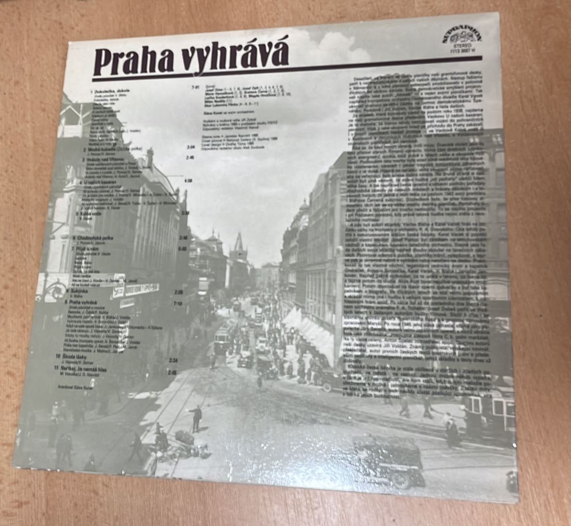 LP PRAHA VYHRÁVÁ : PÍSNIČKY Z LET 1935 - 1945