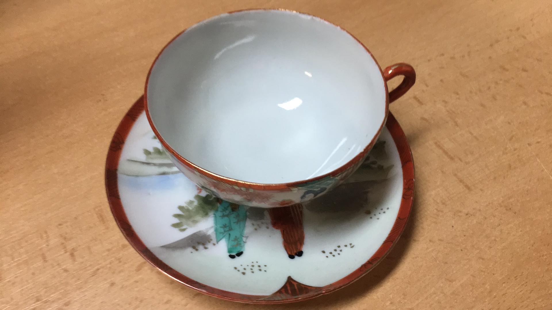 ČÍNSKÝ HRNEK S PODŠÁLKEM