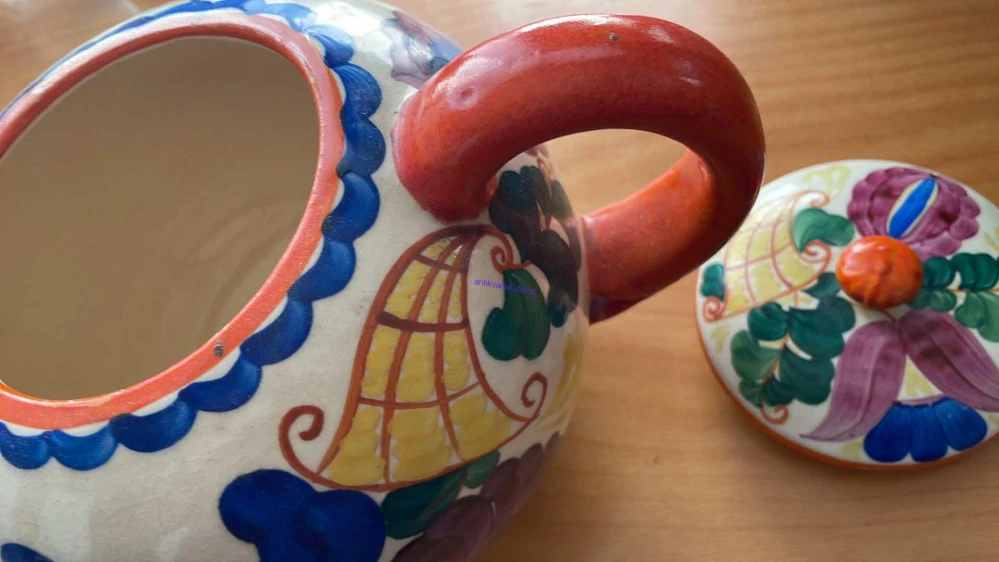 J. MRÁZEK KONVICE S POKLOPEM