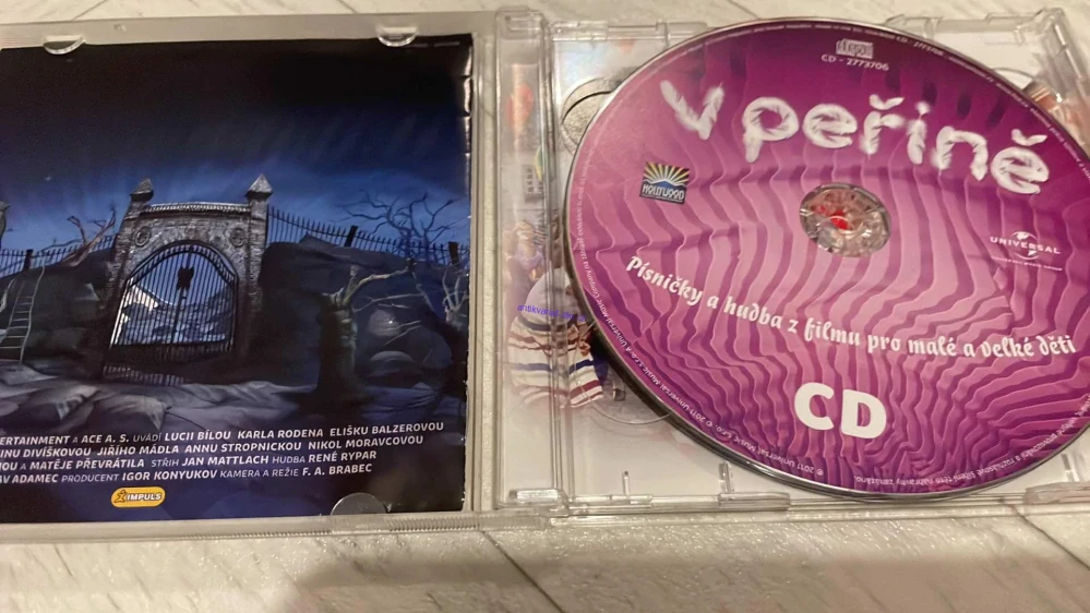 CD V PEŘINĚ : PÍSNIČKY A HUDBA Z FILMU