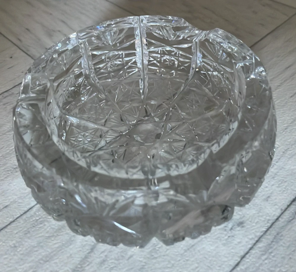 BROUŠENÝ POPELNÍK