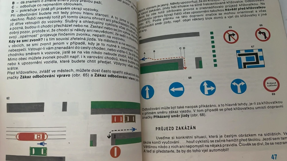 J. VOTRUBA : NA DVOU KOLECH BEZ MOTORU
