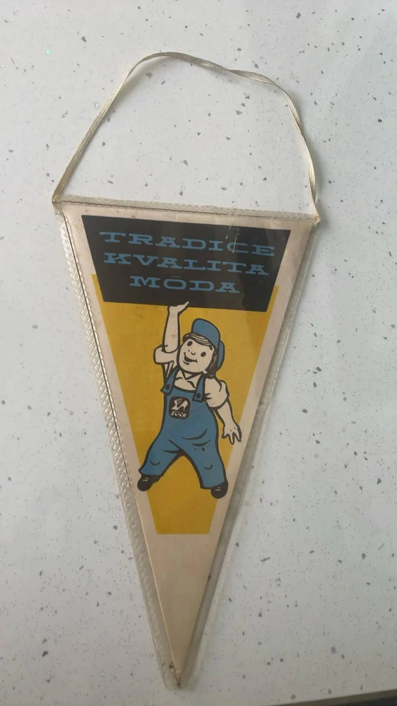 Plastová vlaječka : SVIT OBOROVÝ PODNIK GOTTWALDOV