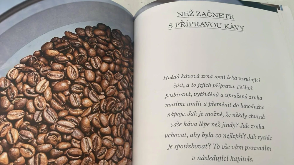 Petra Davies Veselá : Velká kniha o kávě