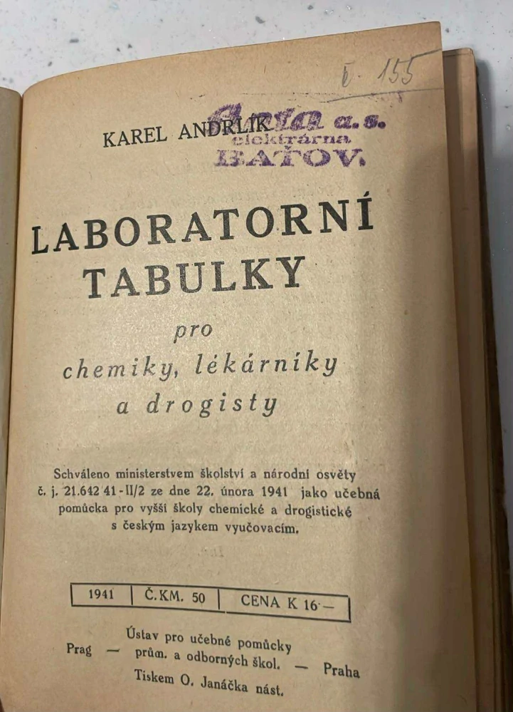 Karel Andrlík : Laboratorní tabulky pro chemiky, lékárníky a drogisty