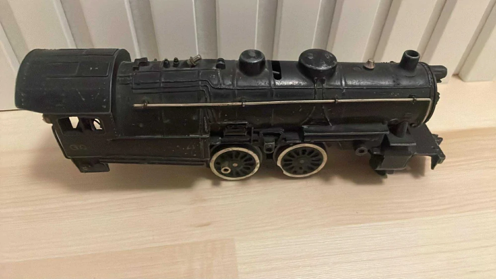 STARÁ : KOVOVÁ LOKOMOTIVA