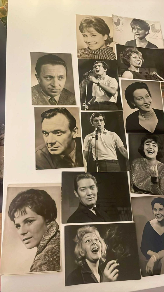 POHLEDNICE : ZPĚVÁCI A HERCI