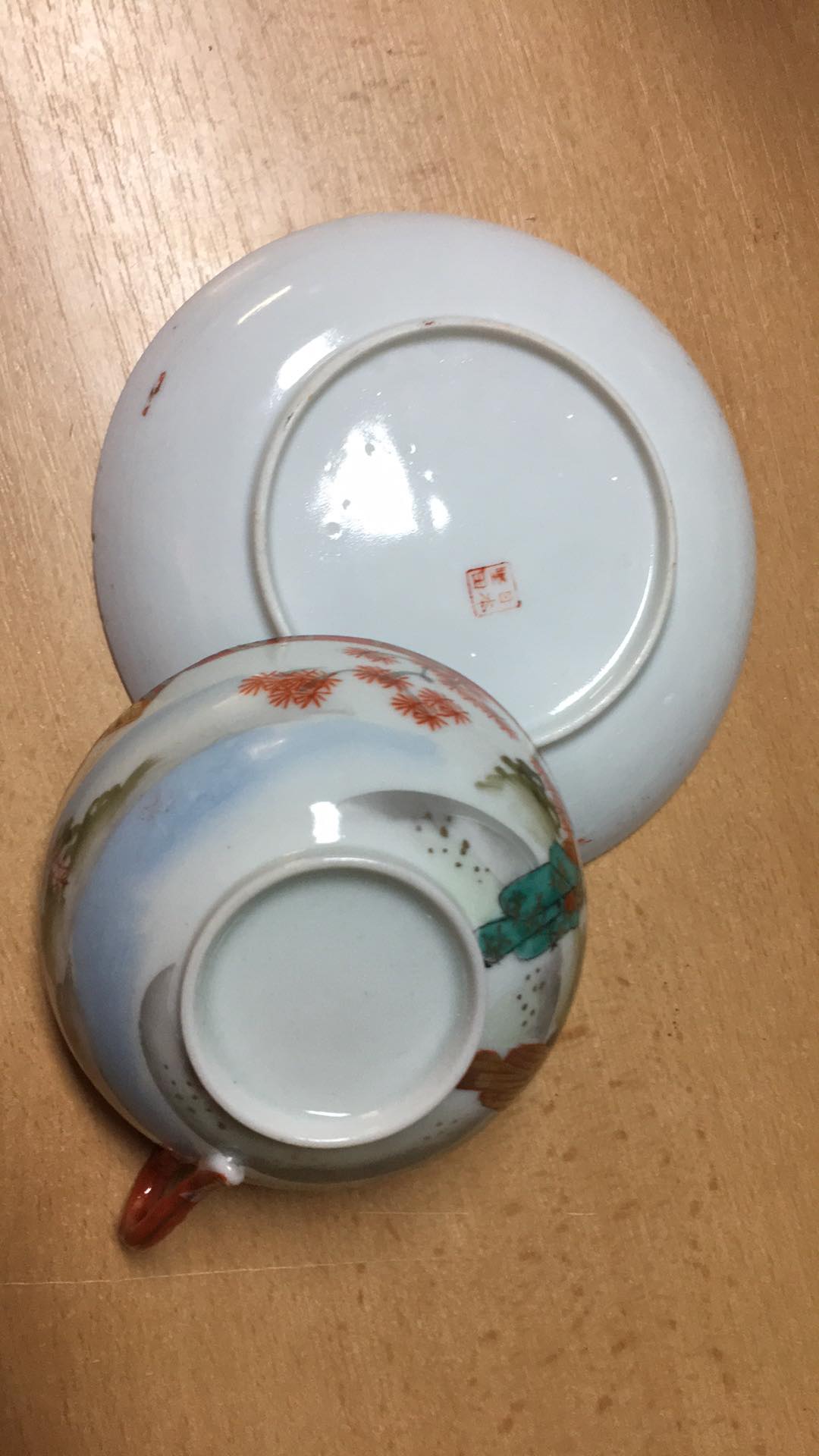 ČÍNSKÝ HRNEK S PODŠÁLKEM