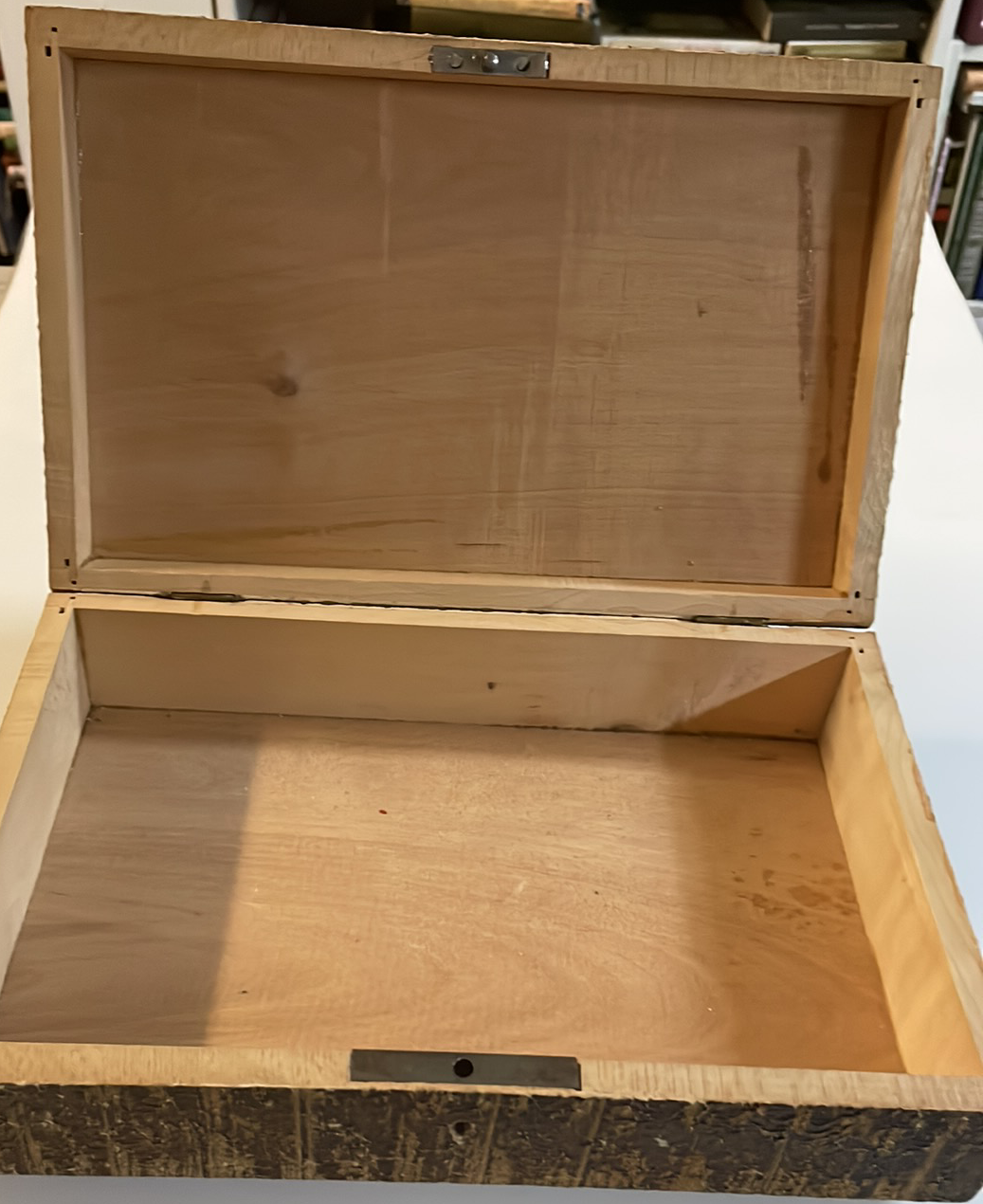 DŘEVĚNÁ SKŘÍŇKA