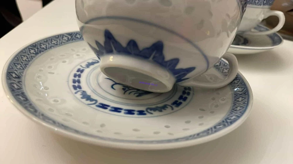 KÁVOVÝ ŠÁLEK Z RYŽOVÉHO PORCELÁNU
