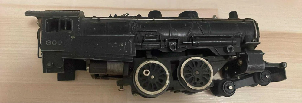 STARÁ : KOVOVÁ LOKOMOTIVA