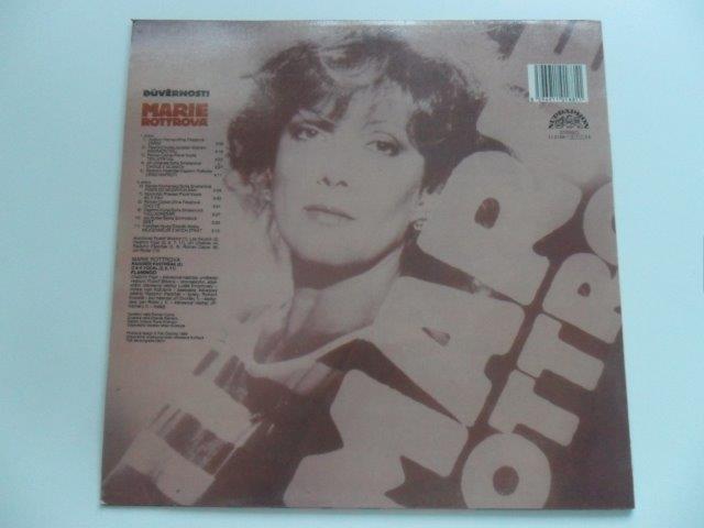 DOMENICO STARNONE - DŮVĚRNOSTI