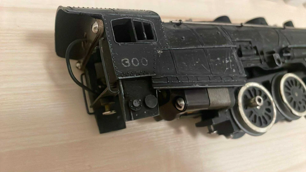 STARÁ : KOVOVÁ LOKOMOTIVA