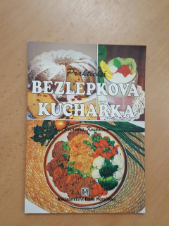 PRAKTICKÁ BEZLEPKOVÁ KUCHAŘKA