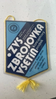 Plastová vlaječka : ZVS ZBROJOVKA VSETÍN