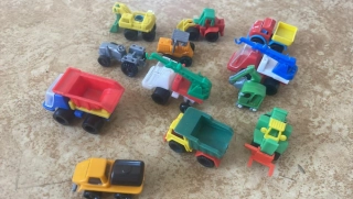 MINIATURNÍ, PLATOVÁ AUTÍČKA